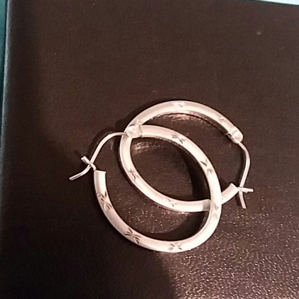 14K White Gold Oval Shaped Earrings